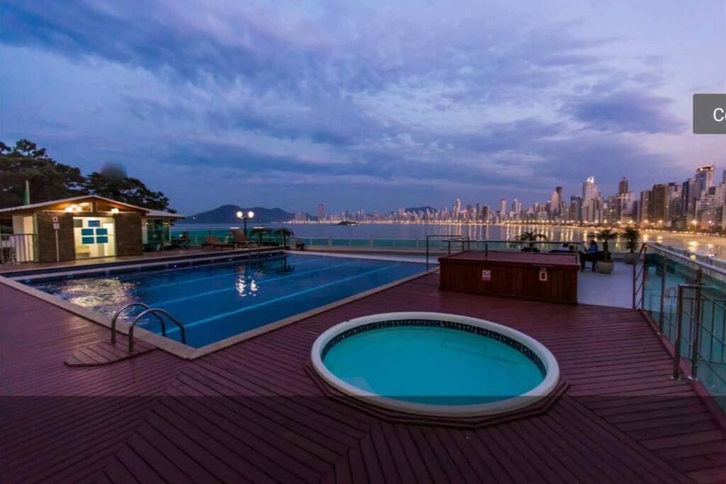 Piscina A Beira-Mar, Tranquilidade E Qualidade No Melhor De Bc Balneário Camboriú المظهر الخارجي الصورة